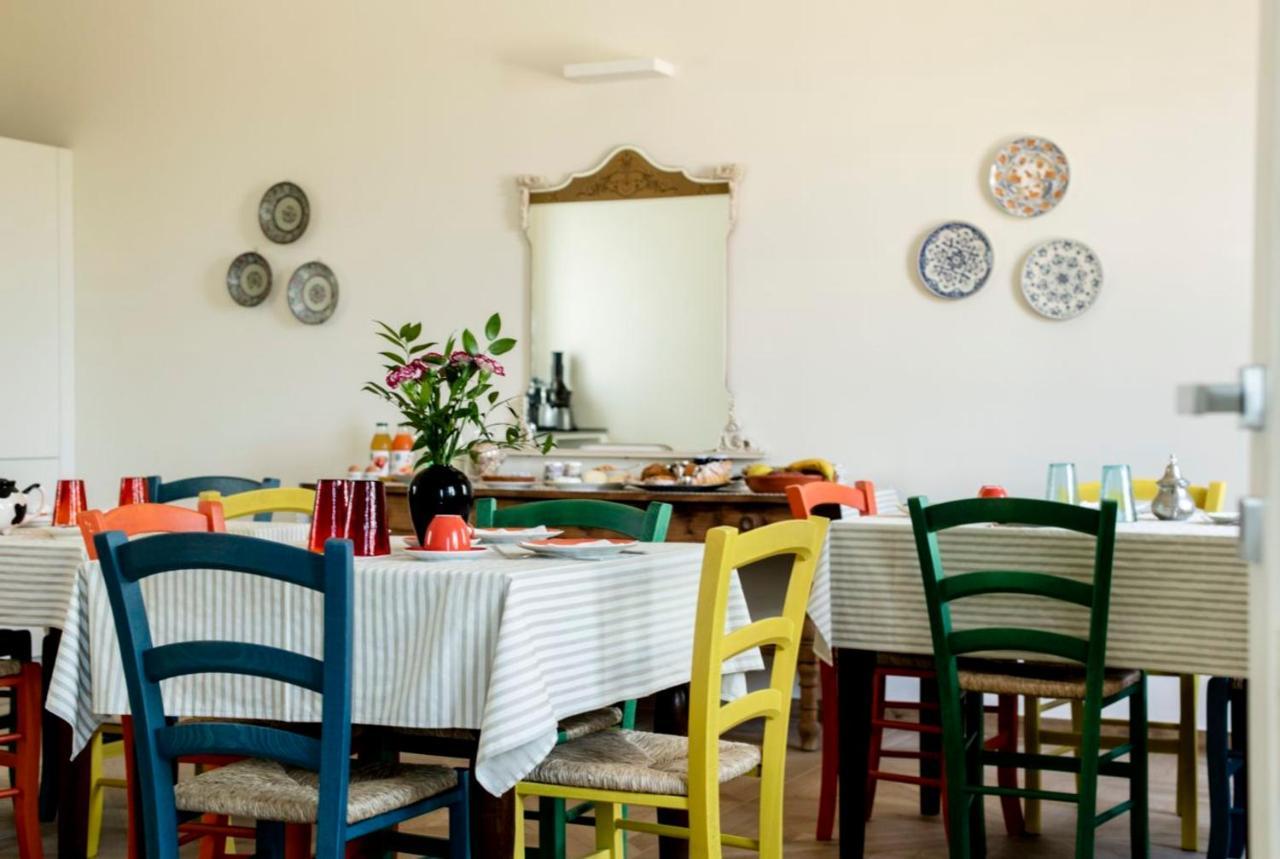 Le Vecchie Persiane - Bed & Breakfast Diano dʼAlba Dış mekan fotoğraf