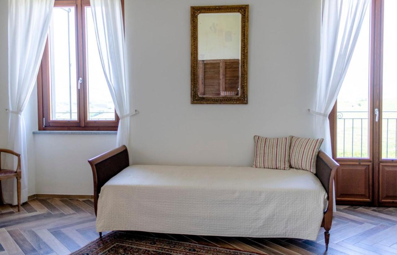 Le Vecchie Persiane - Bed & Breakfast Diano dʼAlba Dış mekan fotoğraf