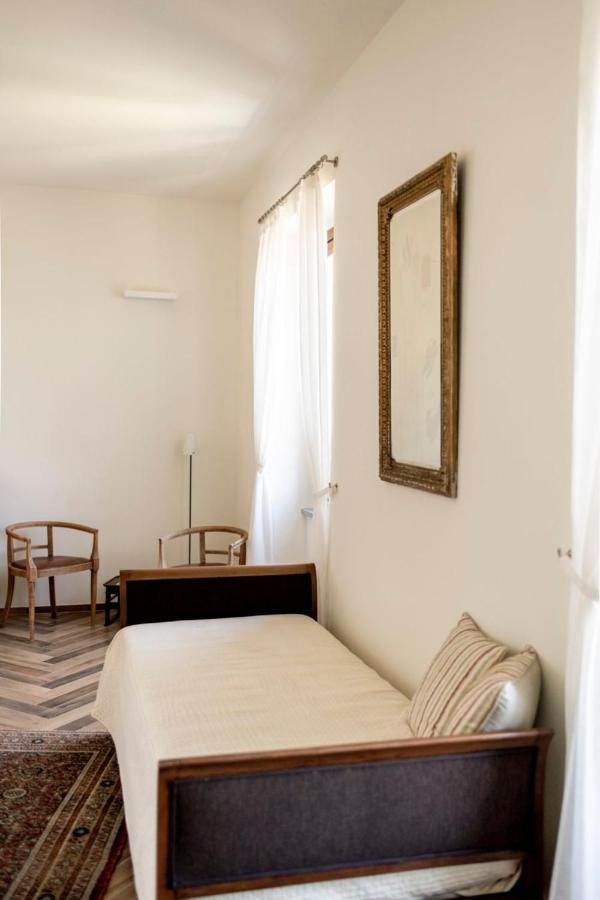Le Vecchie Persiane - Bed & Breakfast Diano dʼAlba Dış mekan fotoğraf